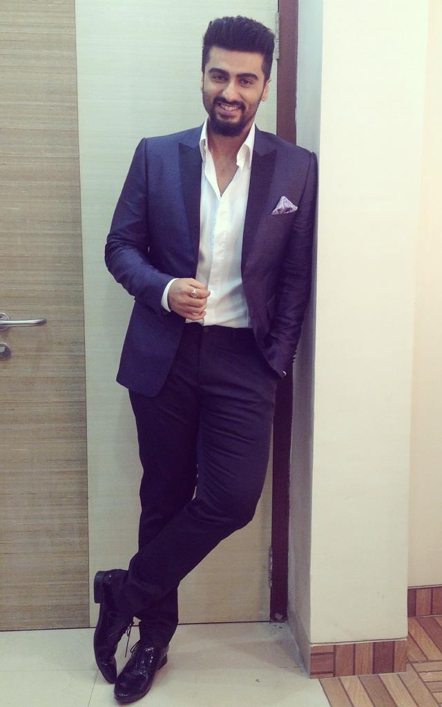 Nitasha22's tweet photo. Much good-lookingness :) @arjunk26 in #Burberry #BrooksBros for the #MaharashtrPoliceAwards http://t.co/FYKtzu2WAk