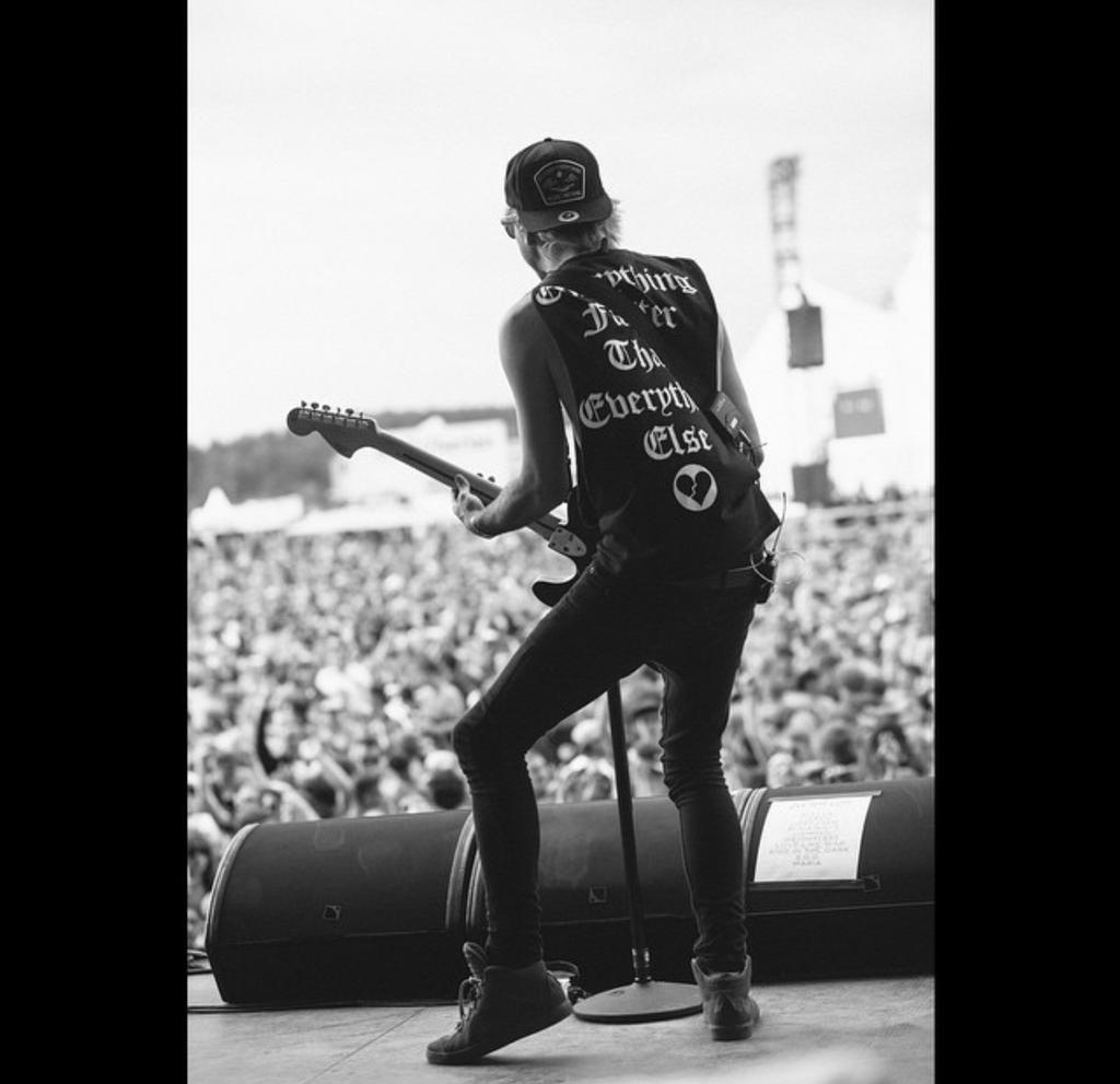 BandLov3rs's tweet photo. Alex G . #alltimelow http://t.co/wIUCo05npF