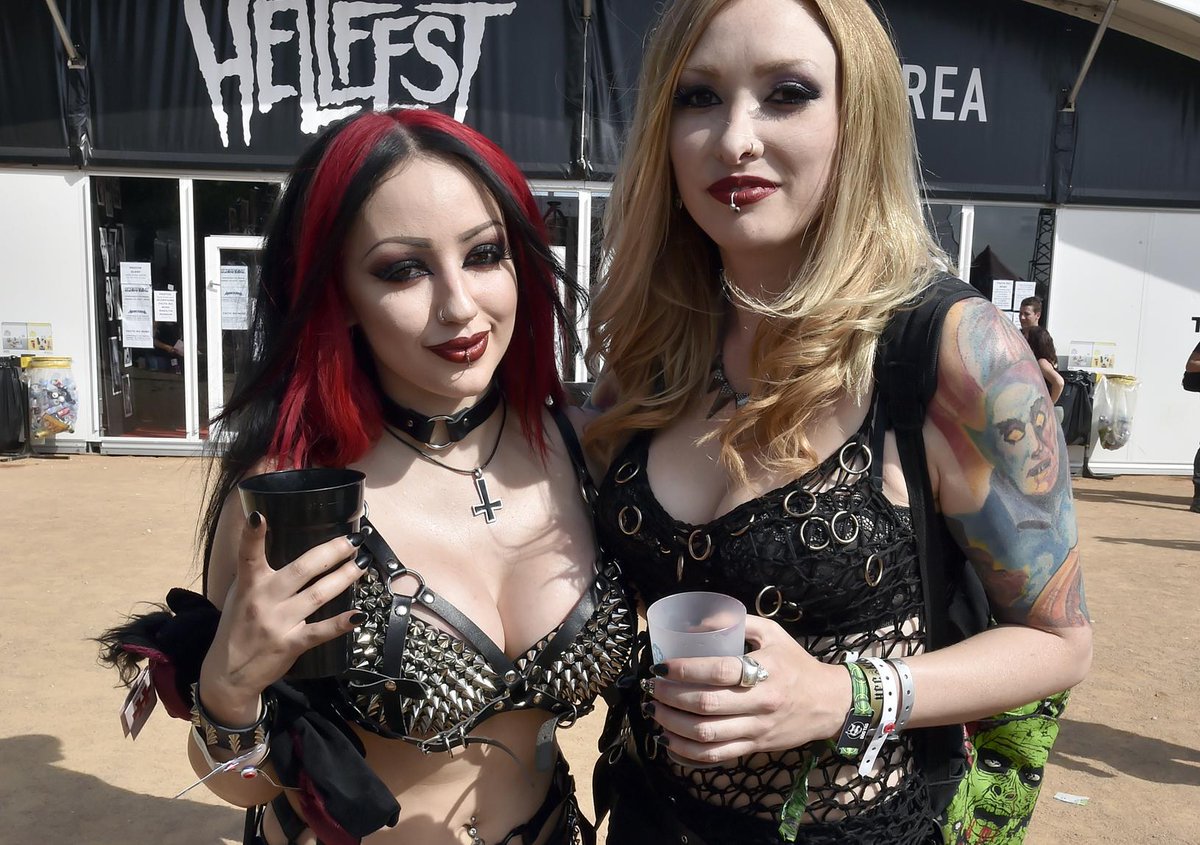 20Minutes's tweet photo. [DIAPORAMA] Les meilleurs looks du #Hellfest2015  http://t.co/MtCSYKWwmm http://t.co/TD0xW3Lg73