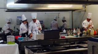 En la élite de los fogones ow.ly/OAqnt El moañés Carlos Mateos, entre los 20 mejores cocineros de España