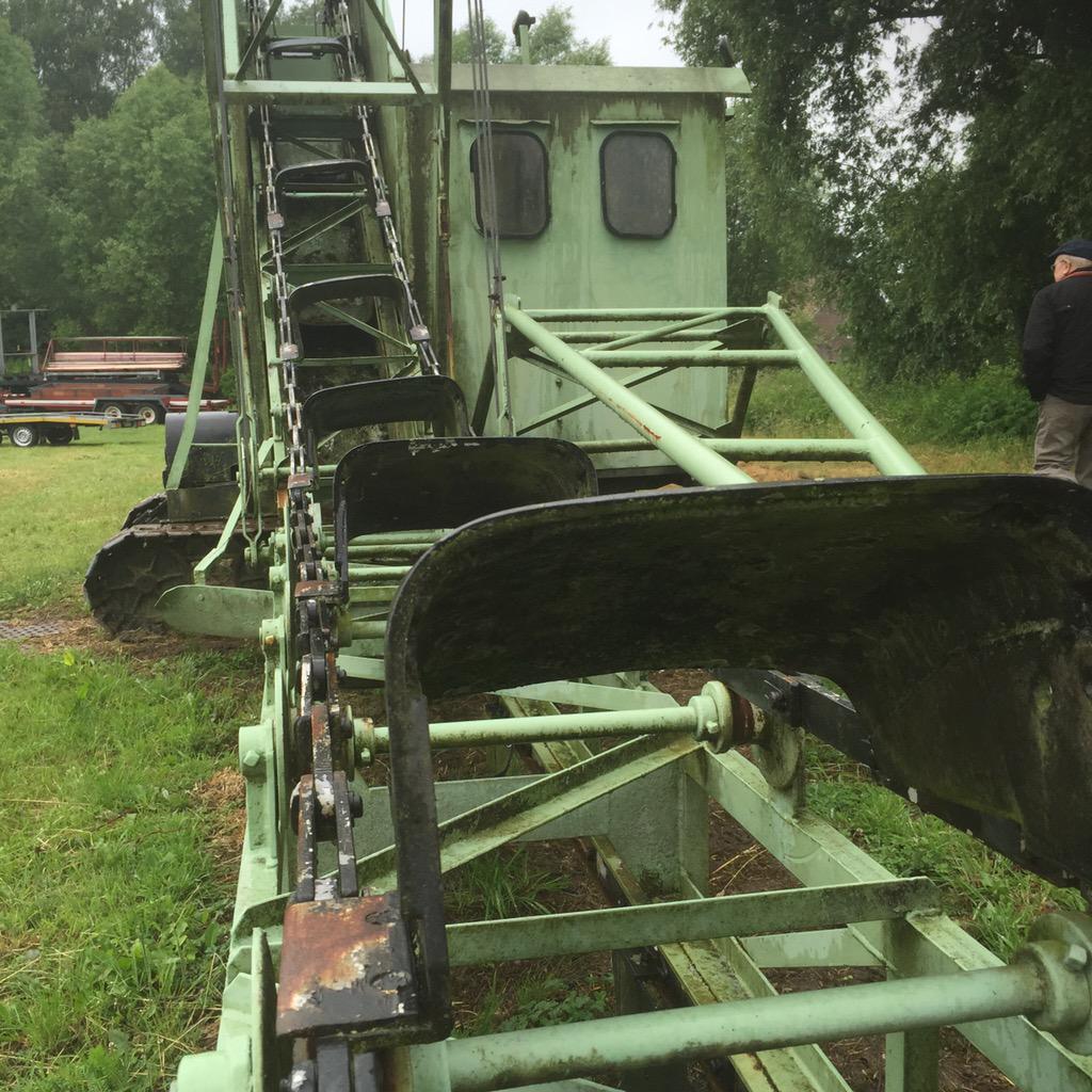 michaelsijbom's tweet photo. Weer genoten van Oldtimershow bij @werklustlosser. Lekker druk. Tractoren, auto's en vooral sfeer . http://t.co/UzdVB31XPg