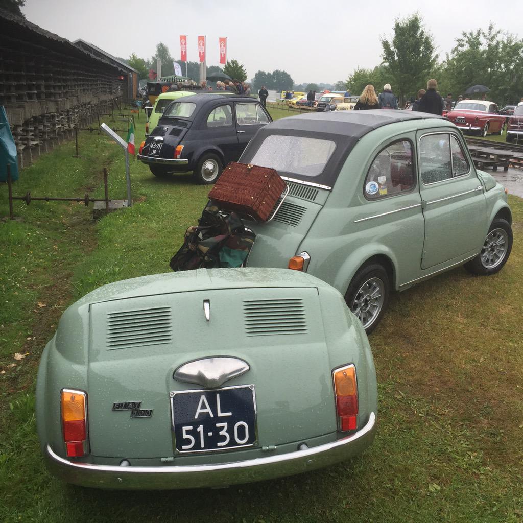 michaelsijbom's tweet photo. Weer genoten van Oldtimershow bij @werklustlosser. Lekker druk. Tractoren, auto's en vooral sfeer . http://t.co/UzdVB31XPg