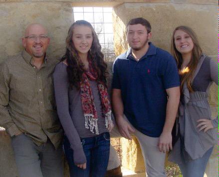 Parlin5's tweet photo. Happy Fathers Day to the best dad to my kids! I couldn't be more blessed! http://t.co/zFRteSmuna
