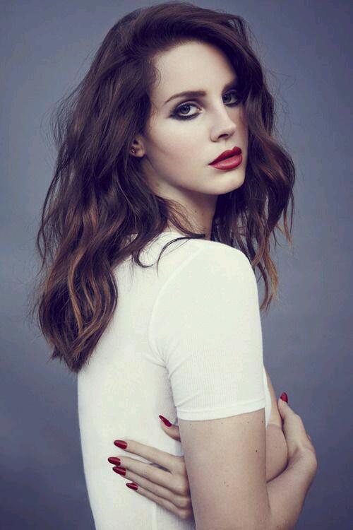 Happy birthday Lana del Rey! (June 21, 1986). 