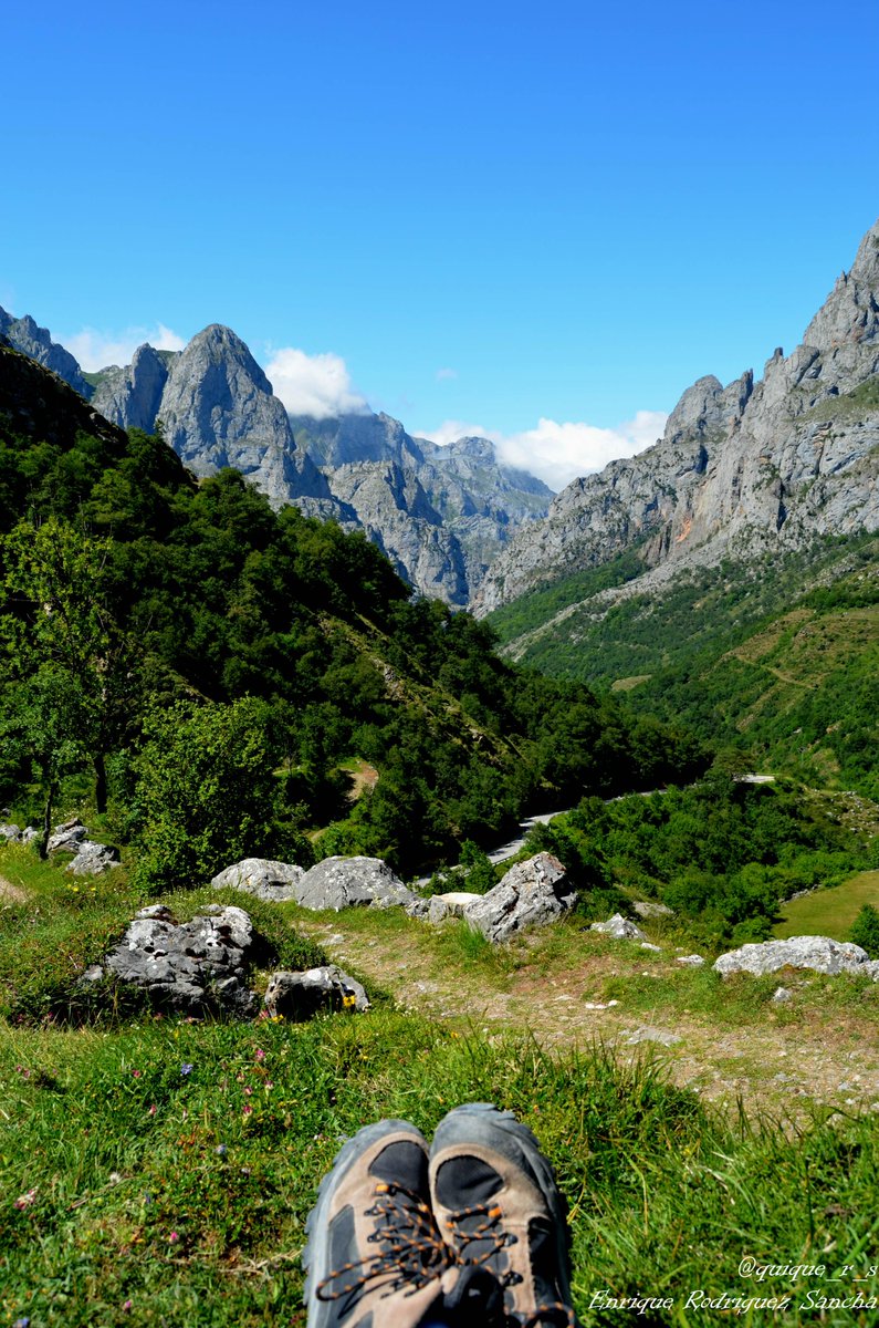 quique_r_s's tweet photo. "Nunca andes el camino trazado, el te conduce únicamente hacia donde otros fueron" 
Picos de Europa paraiso natural http://t.co/SCbpw8atUB