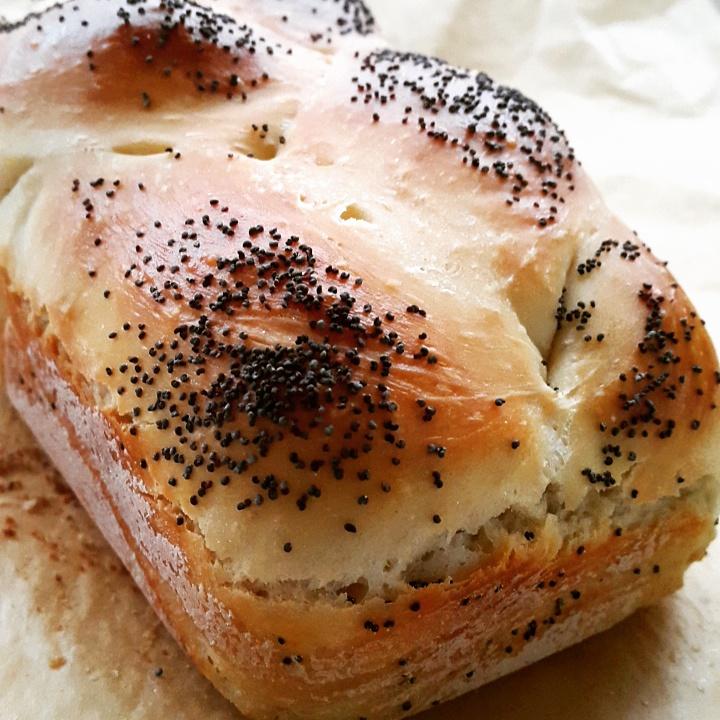 AKenyanGirl's tweet image. *cartwheels*

So perfect. Can't wait to slice it.
And eat it.
#TwistedBread #SundayBakes #MkeNyumbani #Nomenoms