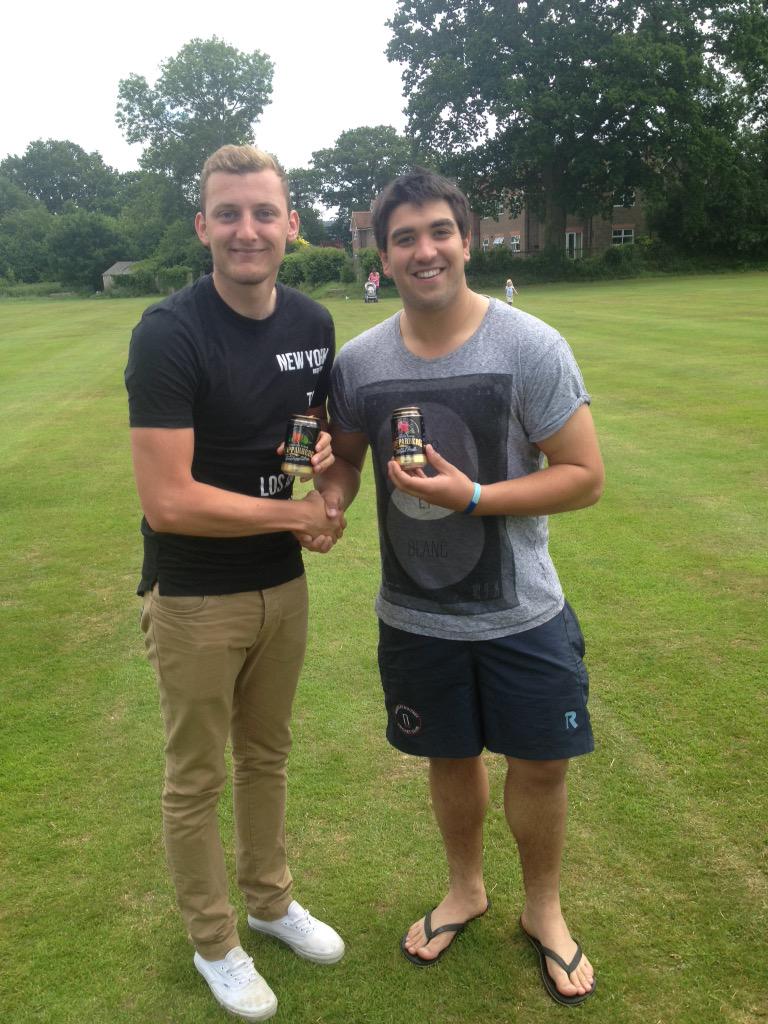 Liss_C_C's tweet photo. Skippers @philmoore5 @WrennMcCgubbins looking up for it #cricketfamily http://t.co/zfVbQPEIu3