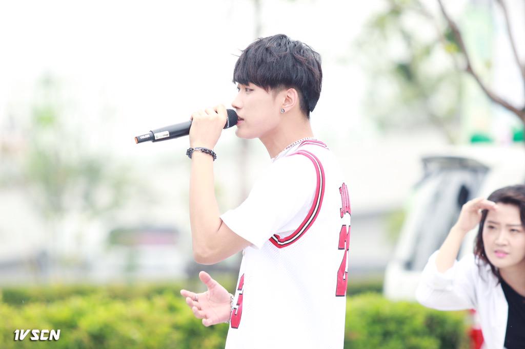 1vscn's tweet photo. 150530 부산항축제 #원보이시스 #J_Han 원본:http://t.co/klRJgHYw2L 다들 건강하세요💕 http://t.co/Q9KW5uHoUJ