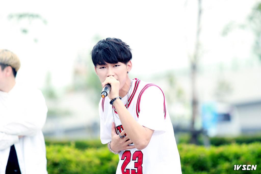 1vscn's tweet photo. 150530 부산항축제 #원보이시스 #J_Han 원본:http://t.co/klRJgHYw2L 다들 건강하세요💕 http://t.co/Q9KW5uHoUJ
