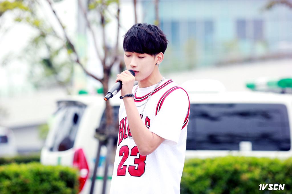 1vscn's tweet photo. 150530 부산항축제 #원보이시스 #J_Han 원본:http://t.co/klRJgHYw2L 다들 건강하세요💕 http://t.co/Q9KW5uHoUJ