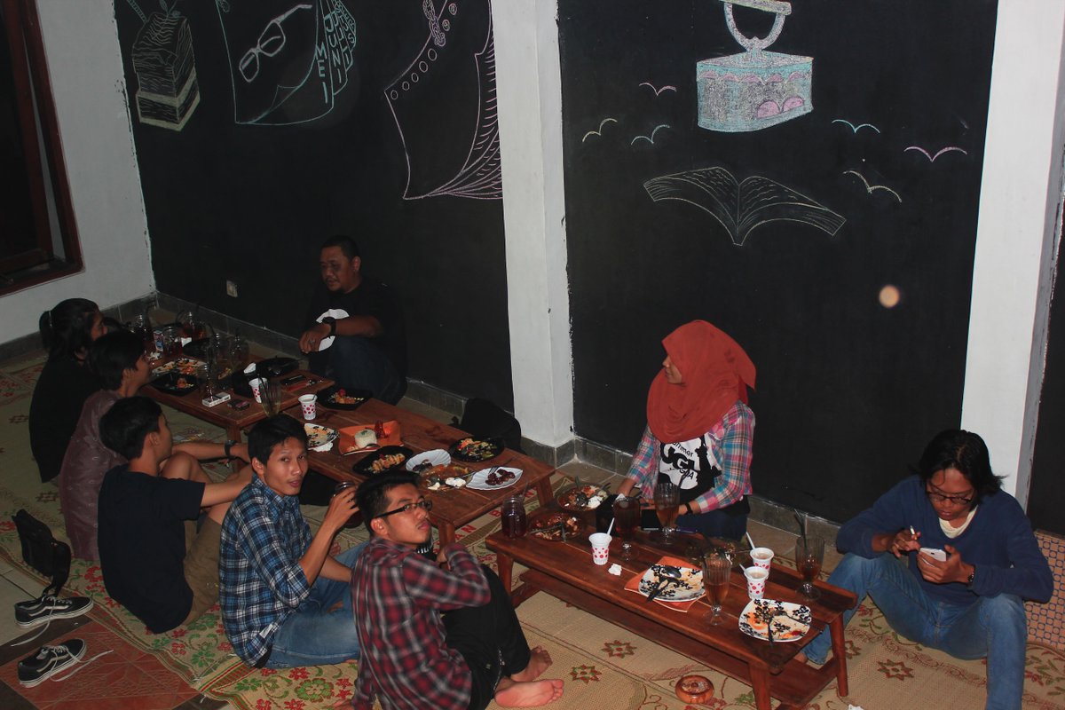 buber <a href="/DrummerTJogja/">Drummer Tugu Jogja</a> kemarin sore di <a href="/Kalender_JO/">Kalender JO</a> ,...
yang ingin pesan Buber bisa mention kami langsung catat!!!