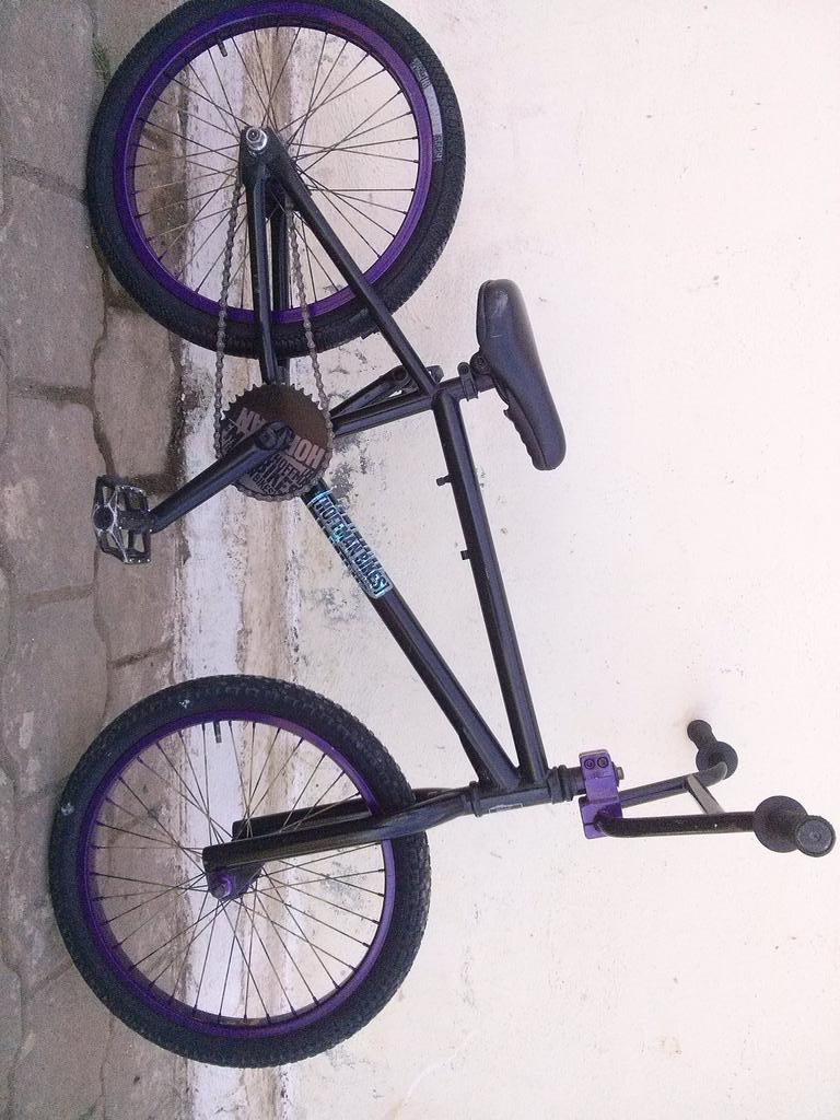 Exslimshady's tweet image. Ella es mi novia :3 la qe siempre esta conmigo ;) y ya tendra llantas nuevas y seran las #CultVans :)