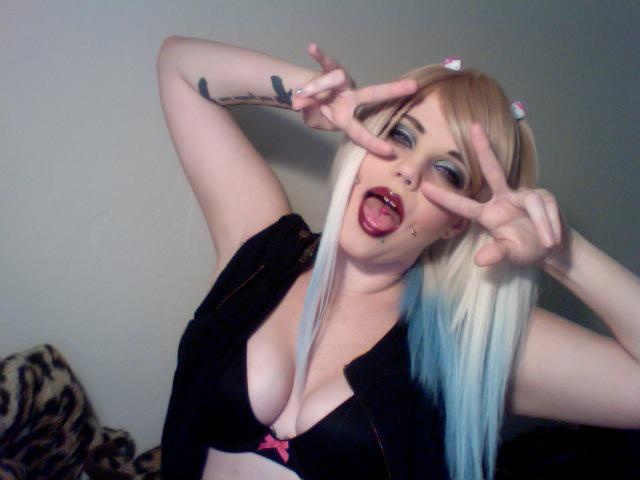 I'mma lay down and hopefully when I wake up I'll have blossomed into a total babe like @nikkilipstick #SadGirlsClub http://t.co/4fUkUF3LfY