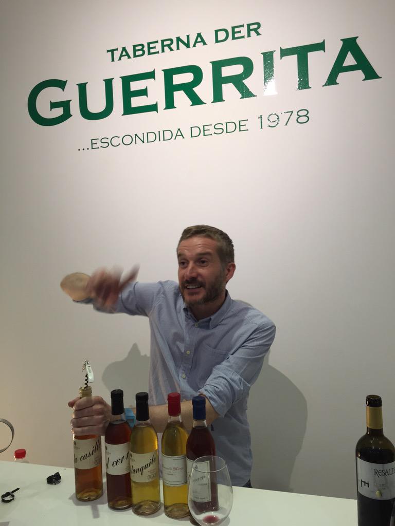 garapate's tweet photo. Se brindó por la entrada del verano en @DerGuerrita .Rato maravilloso y mucho vino y #Mayeto para comer. http://t.co/thqOeLftqI