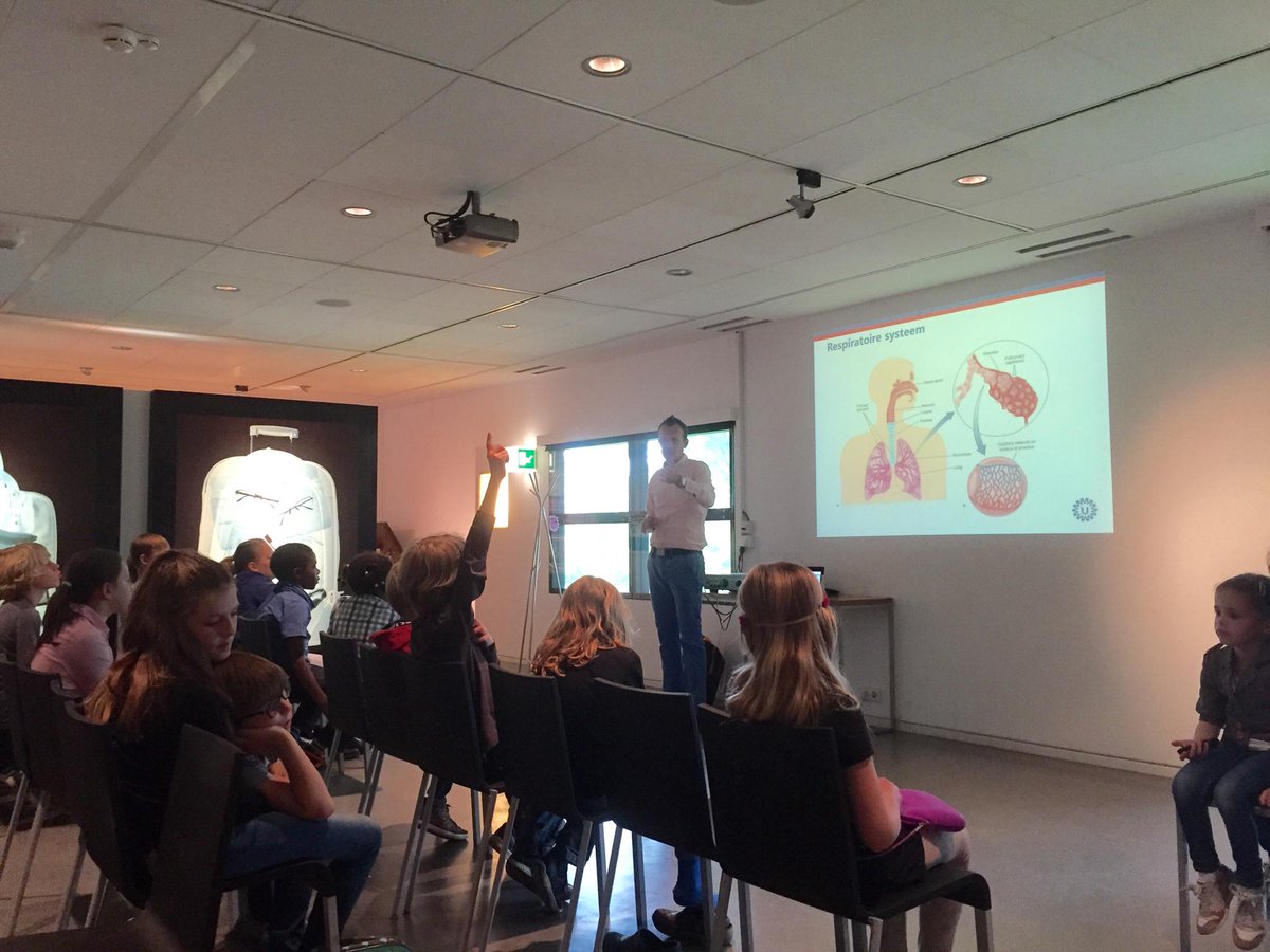 Sylke_'s tweet photo. Waarom zweet je als je sport? Tim Takken aka @bikedocter legt het uit bij de MuseumJeugdUniversiteit in t @unimuseum http://t.co/pF866QPdJ4