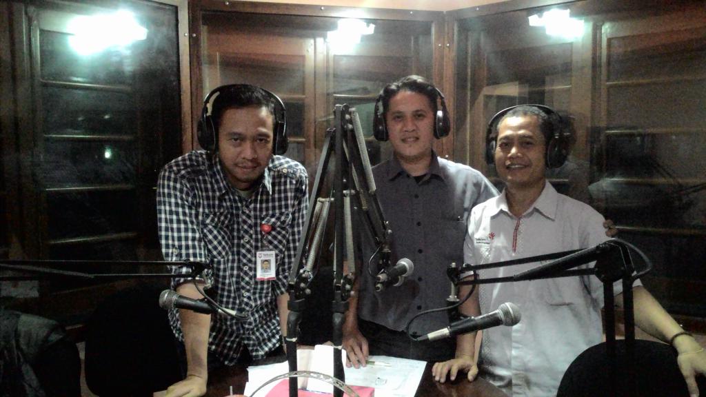 Menjadi narasumber untk membahas budaya visual dlm era digital di K-Lite fm Bandung