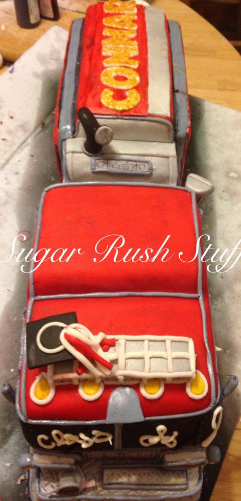 SugarRushStuff's tweet photo. #firetruck #firetruckcake #truckcake #fireengine #fireenginecake #graduation #graduationcake #rockcreekfirehall http://t.co/1EmuQ4oOQG