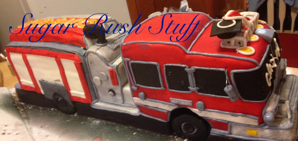 SugarRushStuff's tweet photo. #firetruck #firetruckcake #truckcake #fireengine #fireenginecake #graduation #graduationcake #rockcreekfirehall http://t.co/1EmuQ4oOQG