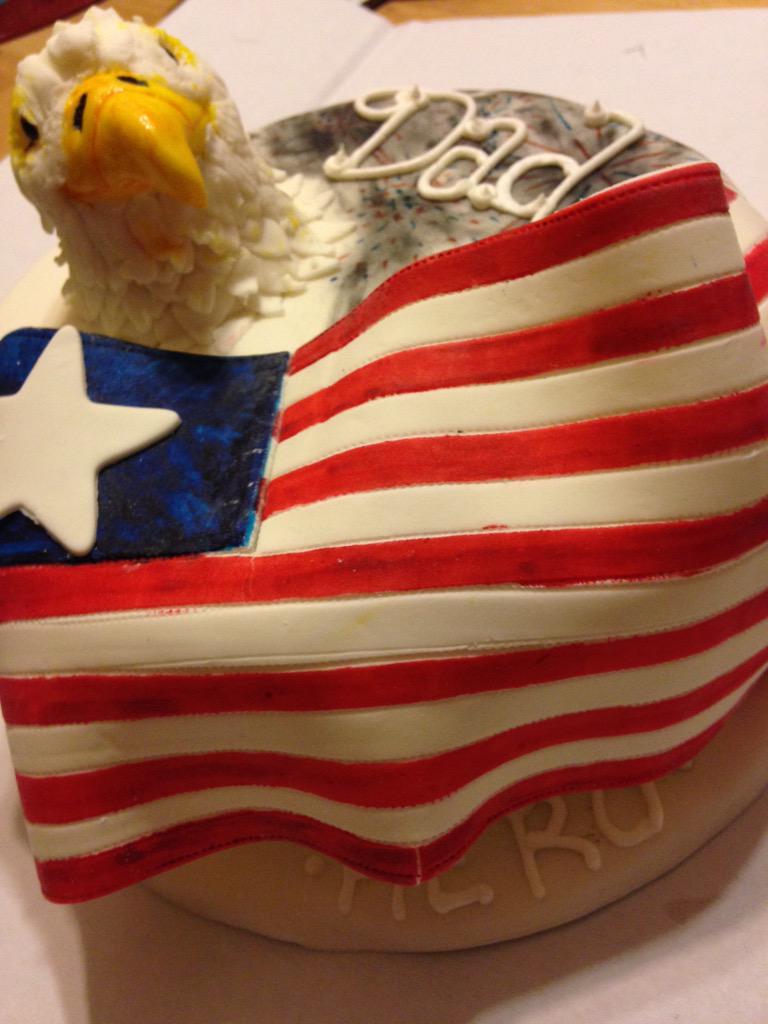 SugarRushStuff's tweet photo. #happyfathersday #fathersdaycake #fathersday #eagle #eaglecake #flag #flagcake #patriot #patrioticcake http://t.co/43OqXbfQxo