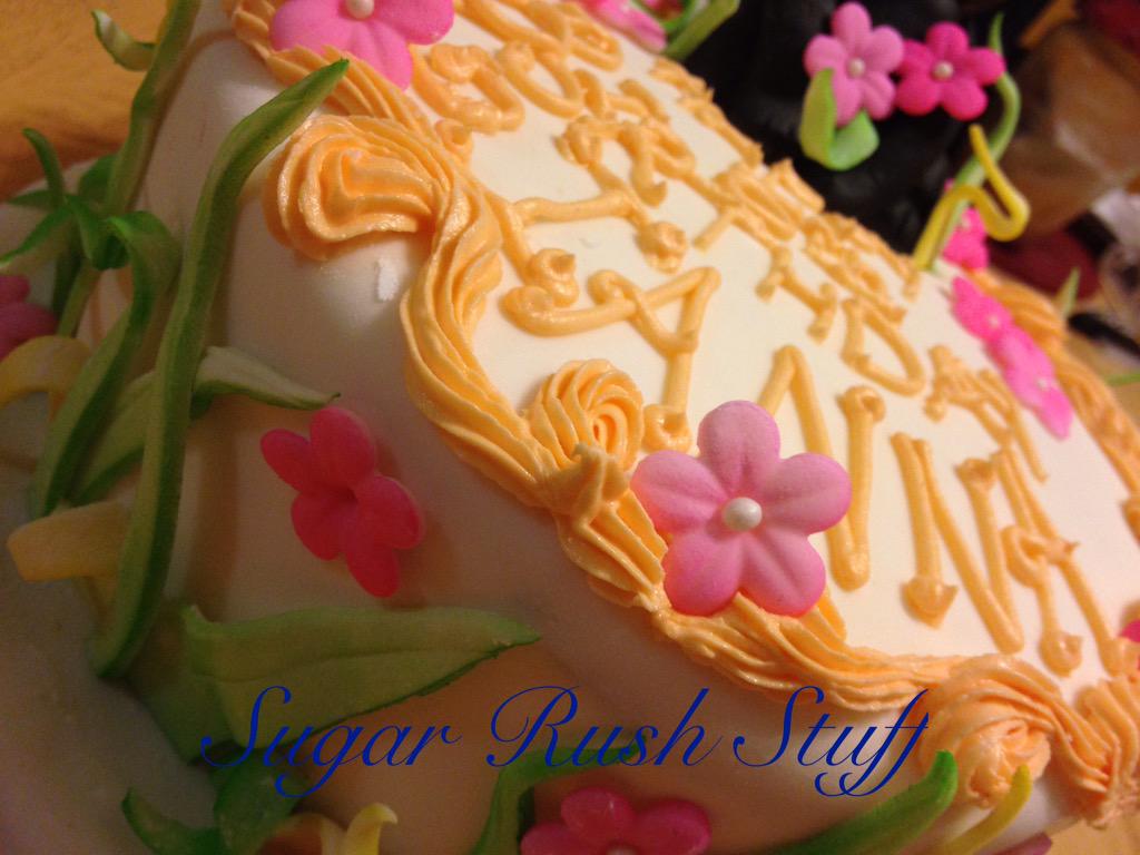 SugarRushStuff's tweet photo. #kitty #kittycake #cake #fondant #fondantflowers #birthday #birthdaycake by #SugarRushStuff http://t.co/VHo8QKSKno