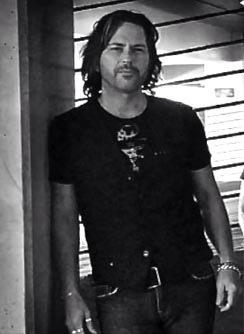 HAPPY BIRTHDAY KIP!

Please join us in wishing Kip Winger a very happy birthday today!

 