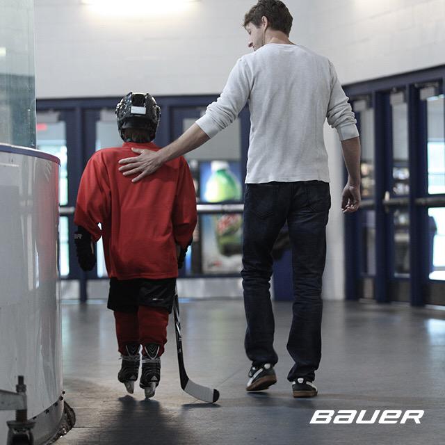 BauerHockey's tweet image. Here’s to the greatest coach we’ll ever have. Happy Father’s Day, dads! #FathersDay