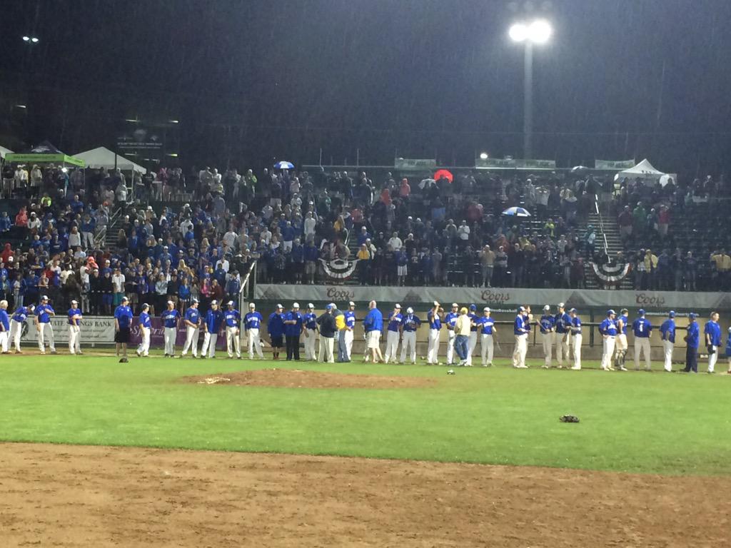 QTruthSeeker1's tweet photo. Norwood fans receive the championship metals while a large throng of Mustang  fans for their approval http://t.co/pldA8yoJXm