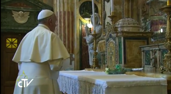 cnalive's tweet photo. #PopeFrancis praying mins ago at tomb of patron st of young people &amp; #Catholic editors &amp; publishers: St John Bosco http://t.co/QNNV0HKPu7
