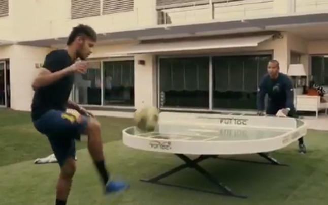 TyCSports's tweet photo. Neymar tiene magia de sobra y por eso se animó a jugar al Futtoc. Mirá: http://t.co/b6cFzGRLuK http://t.co/MYdJv8ec2I