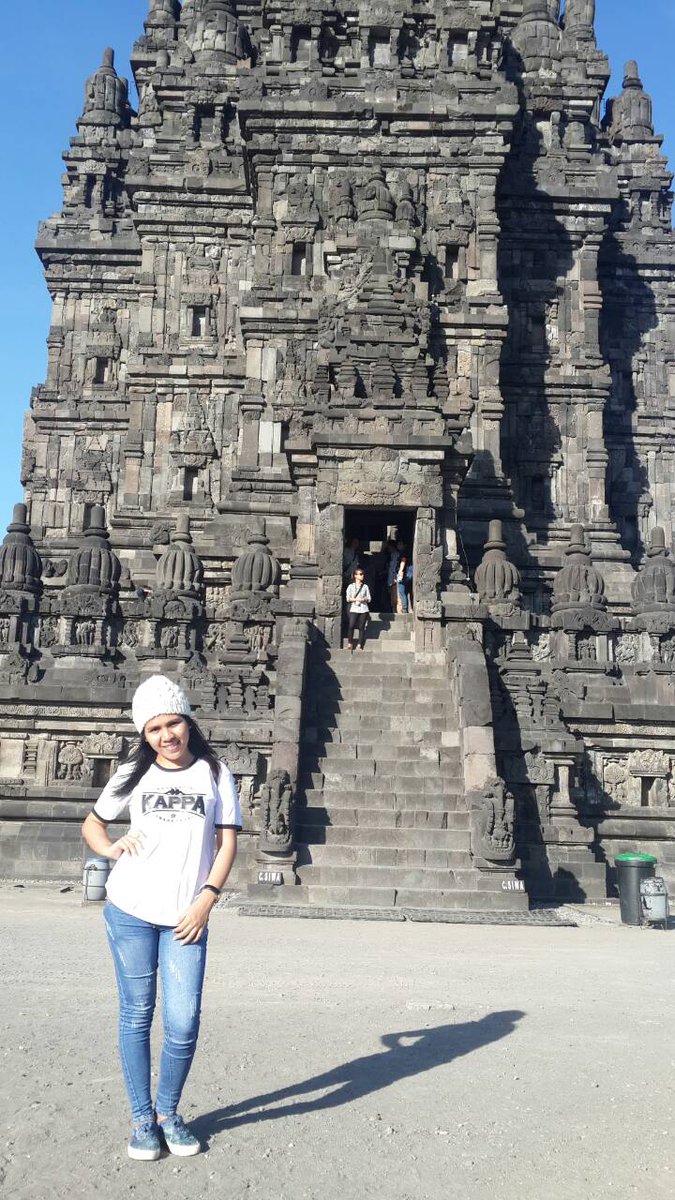 andiny_ian's tweet photo. #PrambananTemple #Indonesia http://t.co/C0M8fI6YBp