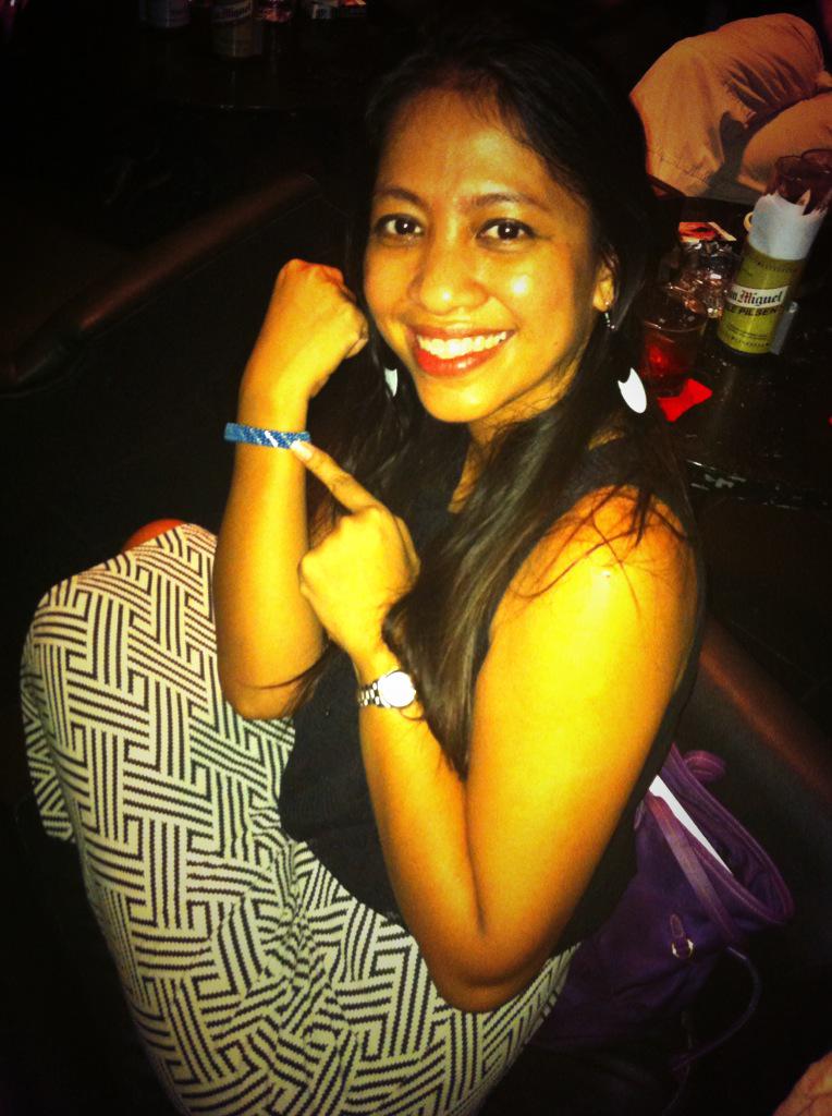 SoMaJewelry's tweet photo. Spotted in #Bangkok 😁😎👍 Thank you for your support! ❤️ #SoMaSociaL #Handmade #Jewelry #SocialGood #Thailand 💙 http://t.co/HaFz5RGALO