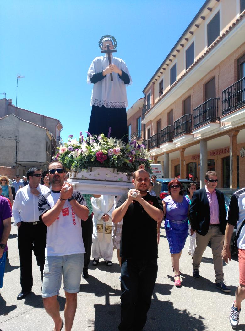 JuventudVillada's tweet photo. Muy buenas Villada.Hoy en nuestra localidad es un día grande , es el día de San Luis Gonzaga nuestro patrón #SLG15 http://t.co/ExfnfFJc1l