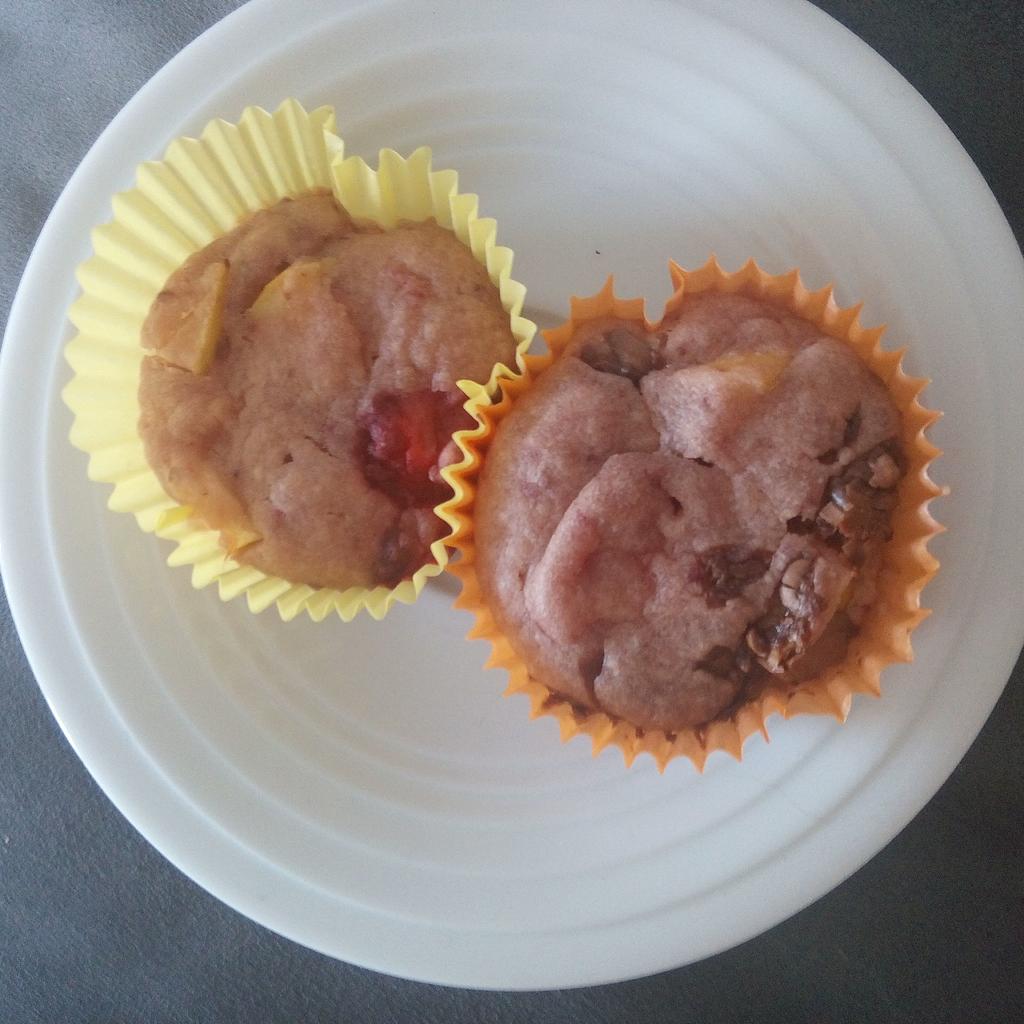Alinaabeee's tweet photo. #gesundesüßigkeitenmitlaura so lecker! Hab sie  aber mit Erdbeeren gemacht❤ http://t.co/MQkQDgEbGv