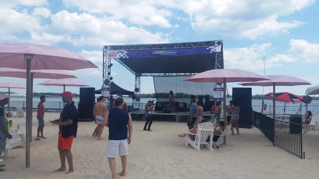 GayLivingMedia's tweet photo. Make sure you come check out the pride beach party #prideto #pridetoronrto #gaylivingmag http://t.co/C2oSH9Ggcv