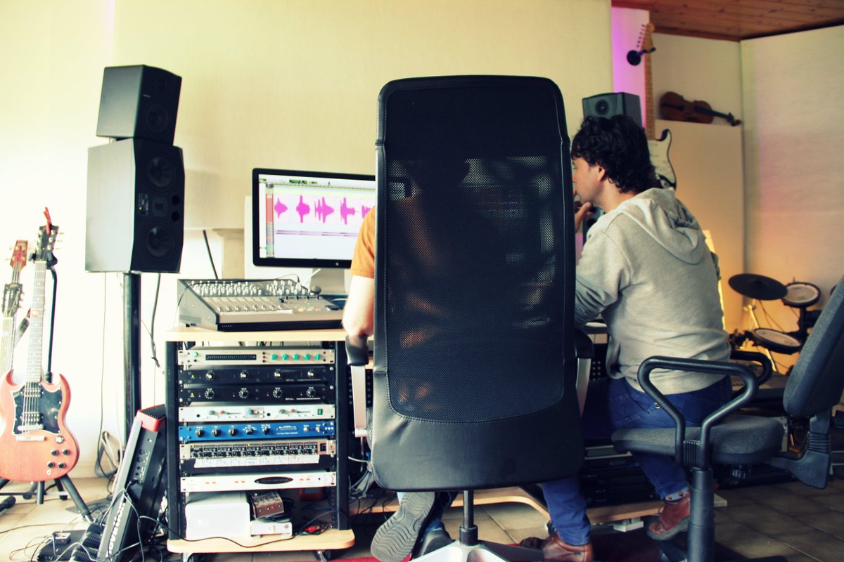 Fergalblog's tweet photo. Making some finishing touches @sonasstudios to my new song coming soon #endlessseeking http://t.co/je6S3FZuNz