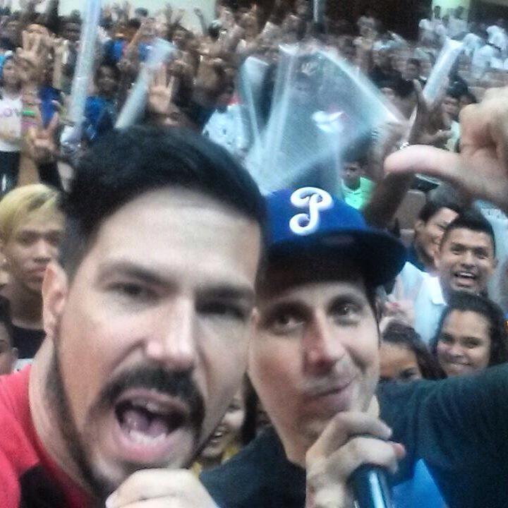 OsAlmirantes's tweet photo. #Selfie Anoche #OsAlmirantes #YaLlego #Redemption #Chispines #LosChispines http://t.co/2FaoITtPKR