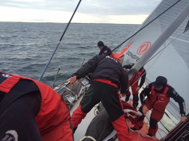 VO65_DONGFENG's tweet photo. Hoisting j1, furling and tacking! @dongfengracing http://t.co/MElNfFVAM3