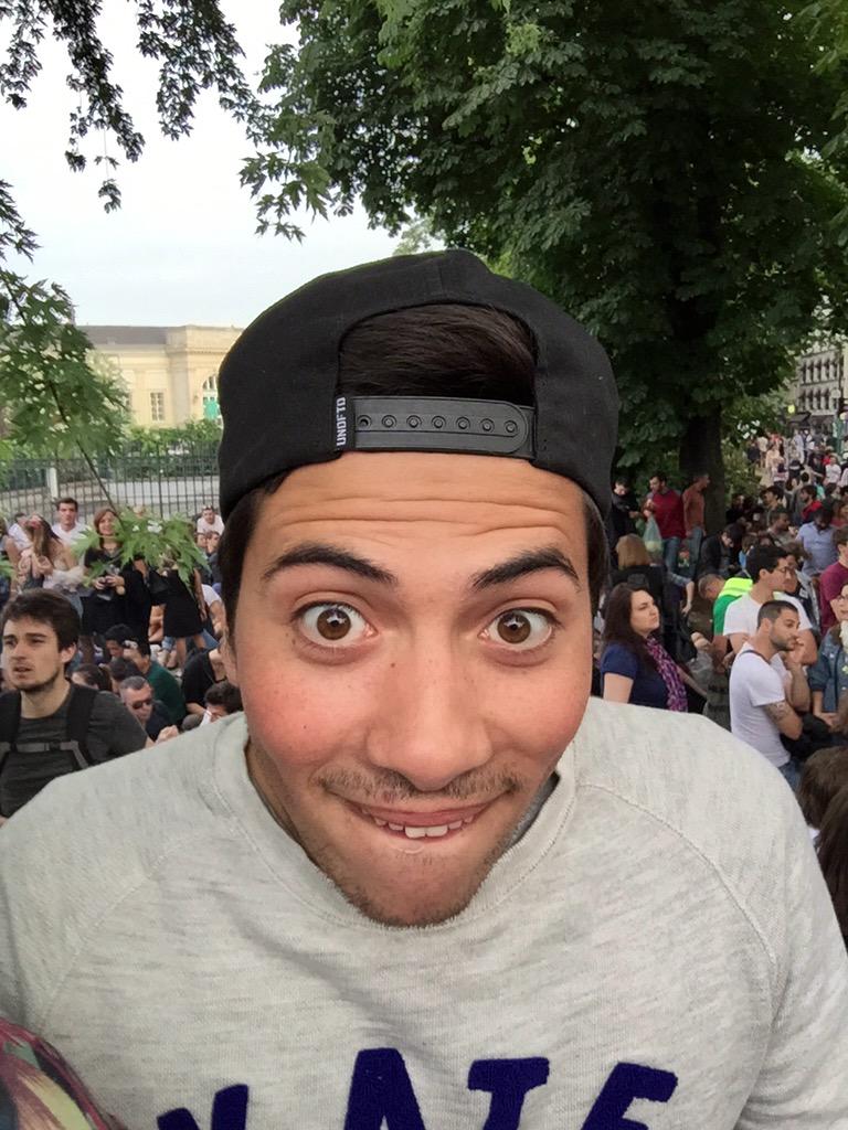 camspollo's tweet photo. On s'enjaille Mooooouuuaaah #RICARDMUSIC http://t.co/RzFwUM26T2
