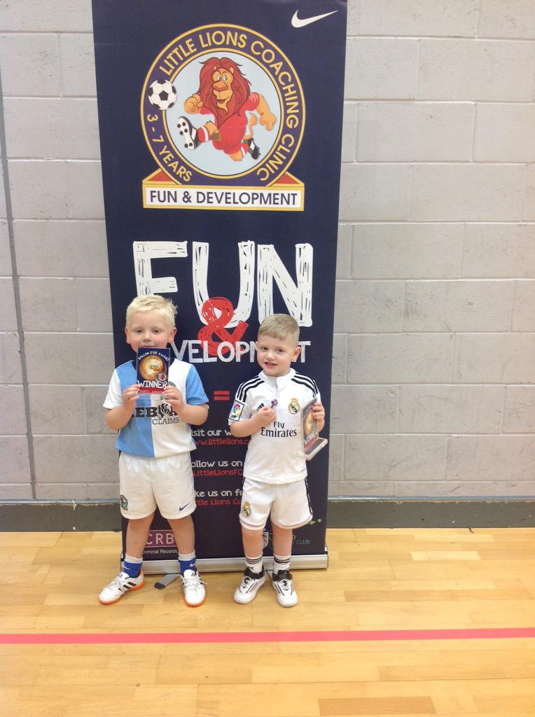 LittleLionsFC's tweet photo. U4s Sunday Group;
Champion of the day - Lennox
Ballon D'Or Award - Robson & Jonah
#PenaltyCompWeek #SuperGroup http://t.co/9LgUAKRX5U