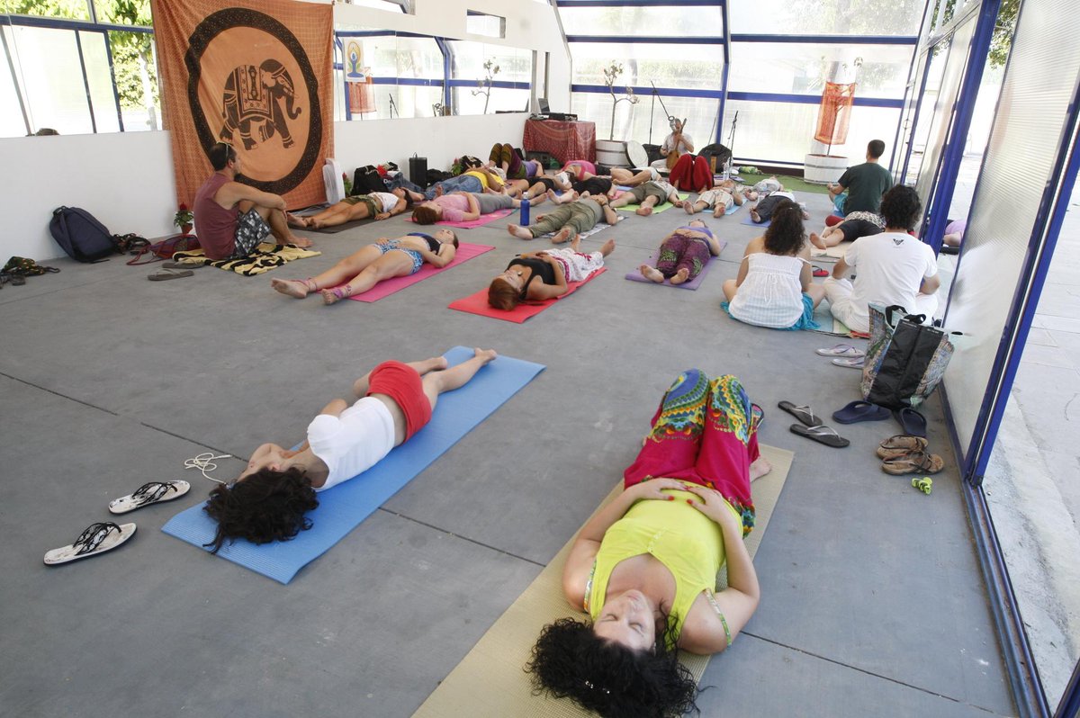 FOTOS | Imágenes de la celebración del día Mundial del Yoga en el Club Cordillera de Murcia multimedia.laopiniondemurcia.es/fotos/sociedad…