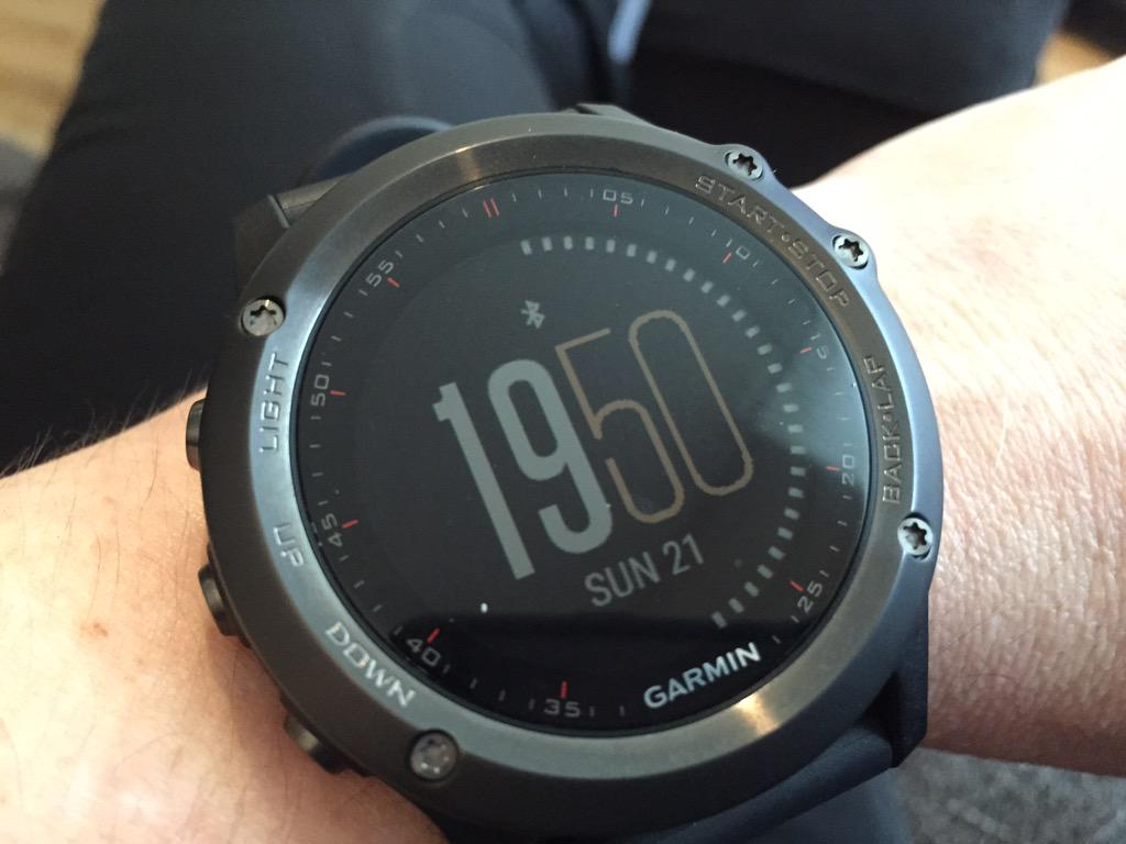 OwensRayna's tweet photo. @katieherbert3 #ukrunchat evening all, very proudly sporting my new tech @GarminUK Fenix 3 #techmad http://t.co/8VVSrisscu