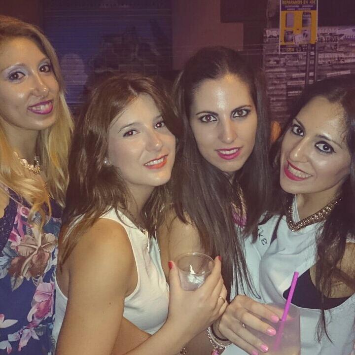 Paularuiz_2's tweet photo. Hogueras 2015!! Oh yeah!!😄 @NuriRoblesQ http://t.co/E4Wsp3ysUA