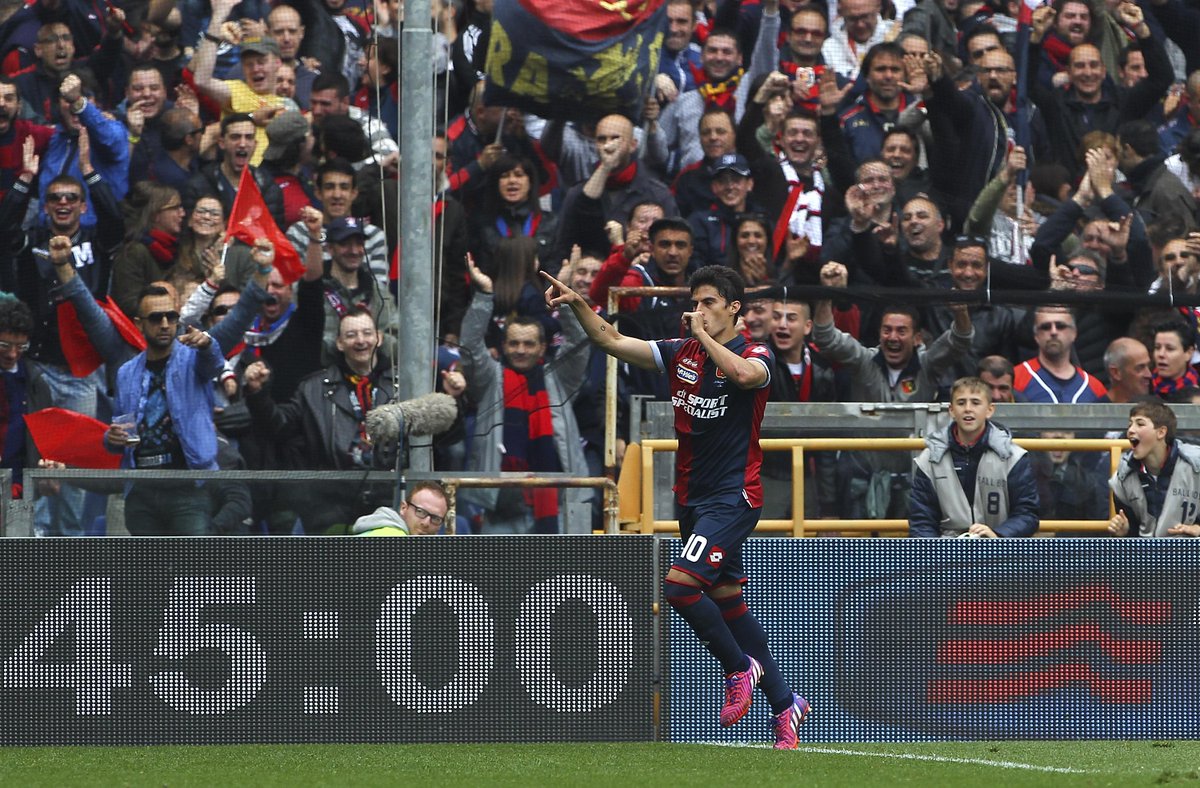 Watford have had a club-record bid accepted by Genoa for Argentina winger Diego Perotti 

bbc.in/1K4iUP2