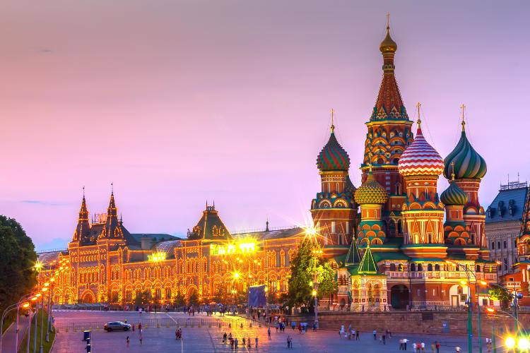 lonelyplanet's tweet photo. Moscow's imposing &amp; inspiring Red Square: http://t.co/FBuyzoXLpi by @mara_vorhees #travel #lp http://t.co/nyotu6i6Gu