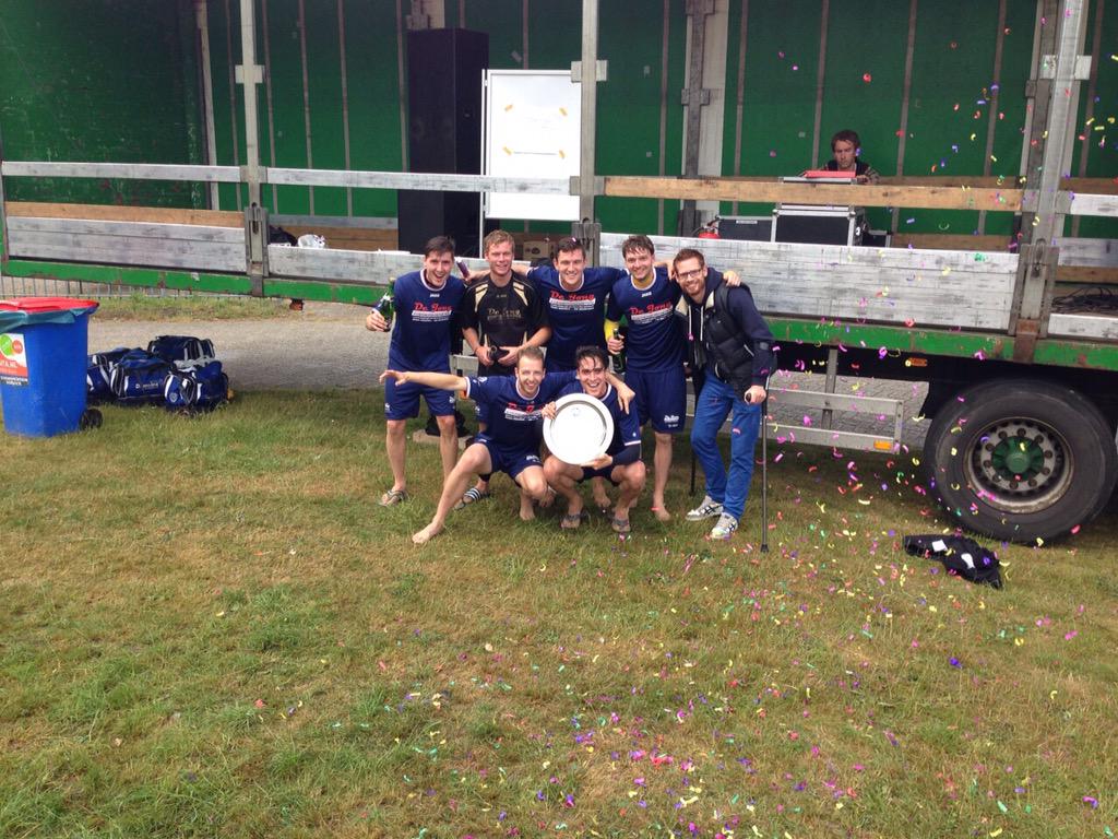 BSDrenthe's tweet photo. Winnaar van de finale en door naar het NK in Scheveningen: Jong Boys #bsd #beachsoccerdrenthe http://t.co/RZk7pZDpPe