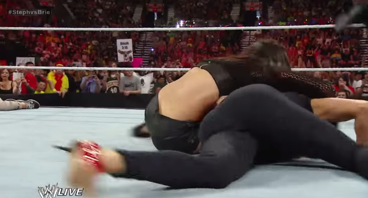 BillionDollaAss's tweet photo. #RAW2014 #BrievsSteph #SS14 #Ass #Booty http://t.co/d4fzh1IBBc