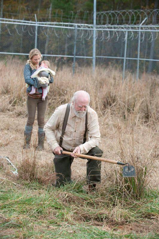 BellaRosexo321's tweet photo. Happy Fathers Day to our #WalkingDeadDads 
Hershel- Maggie and Beth
Rick- Carl and Judith 
Ryan- Lizzie and Mika
💘💗💖💕 http://t.co/3joqPOX5Gk