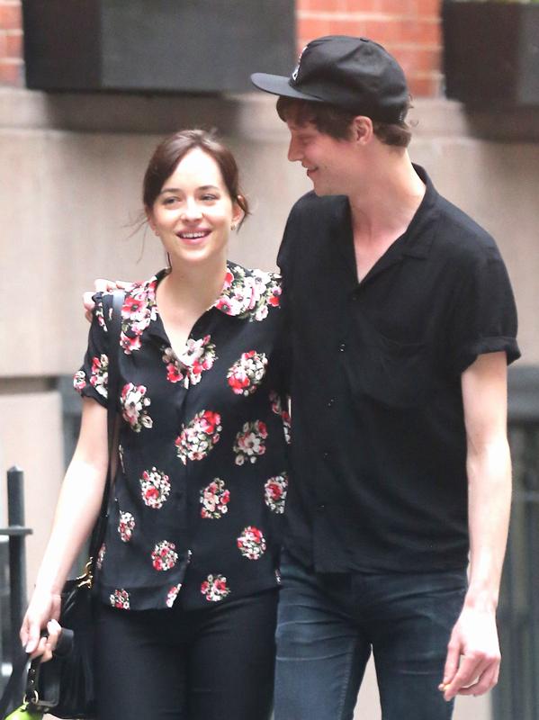 DakotaJLife's tweet image. Babies ❤ #DakotaJohnson #MattHitt