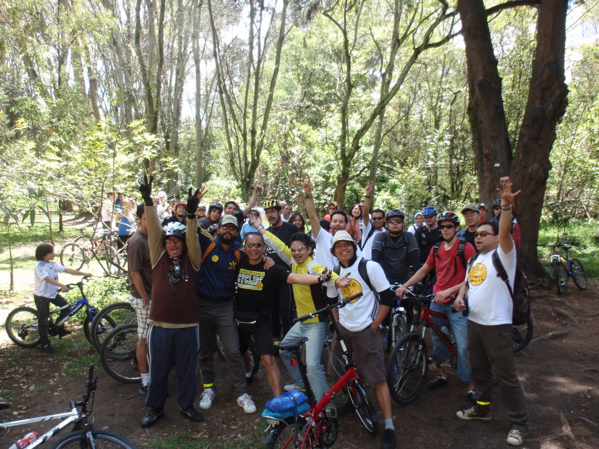 Hoy, hace 6 años, disfrutábamos de paseo en bicicleta x ciclovía con delegación indonesia y <a href="/AJARAMORENO/">Andrés Jara</a> :