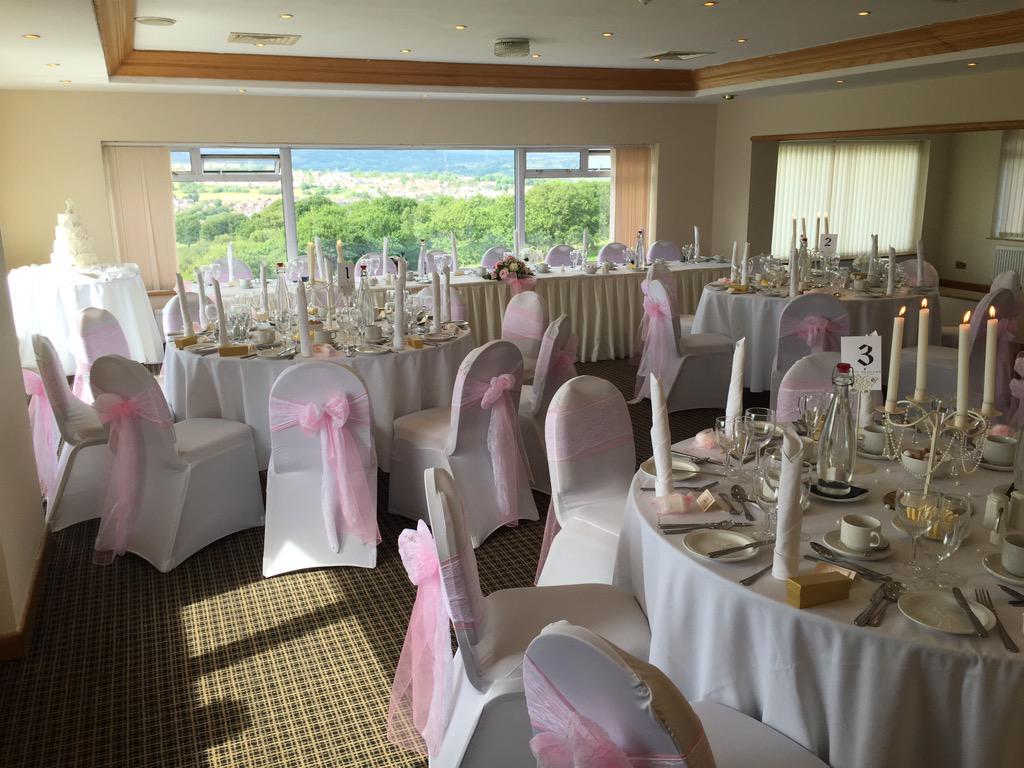 gavlab37's tweet image. Congratulations Steven and Michaela, your room is almost ready to go #wedding #finalcheck @BrynMeadows 👰❤️